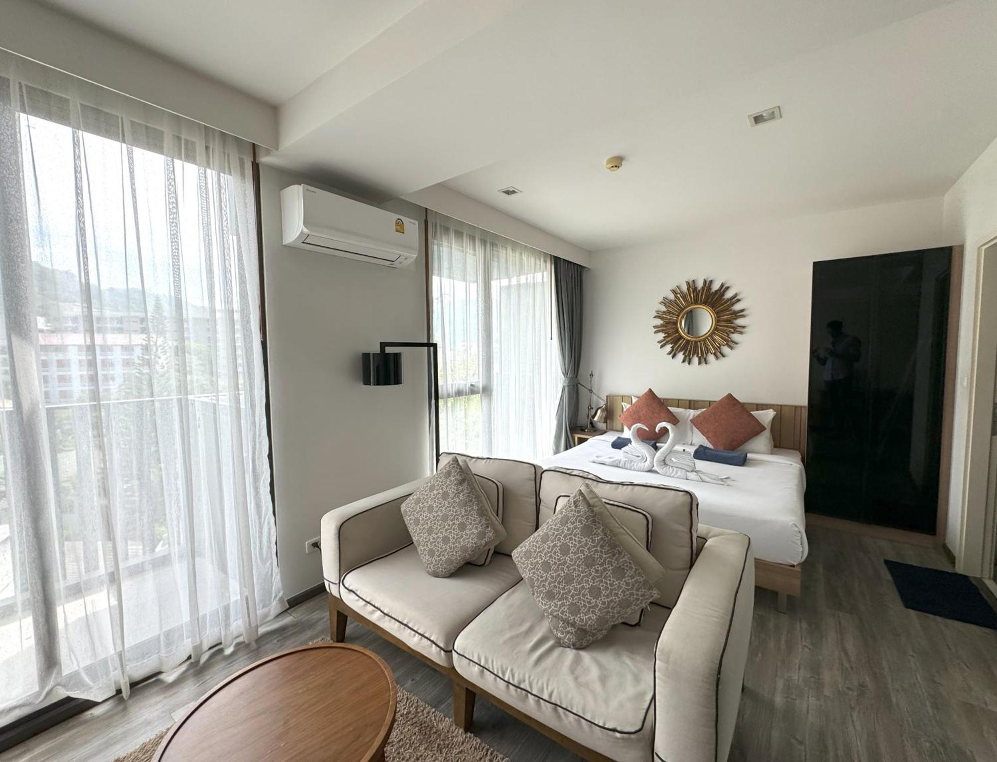 The Deck Condominium By Lofty Patong Luaran gambar