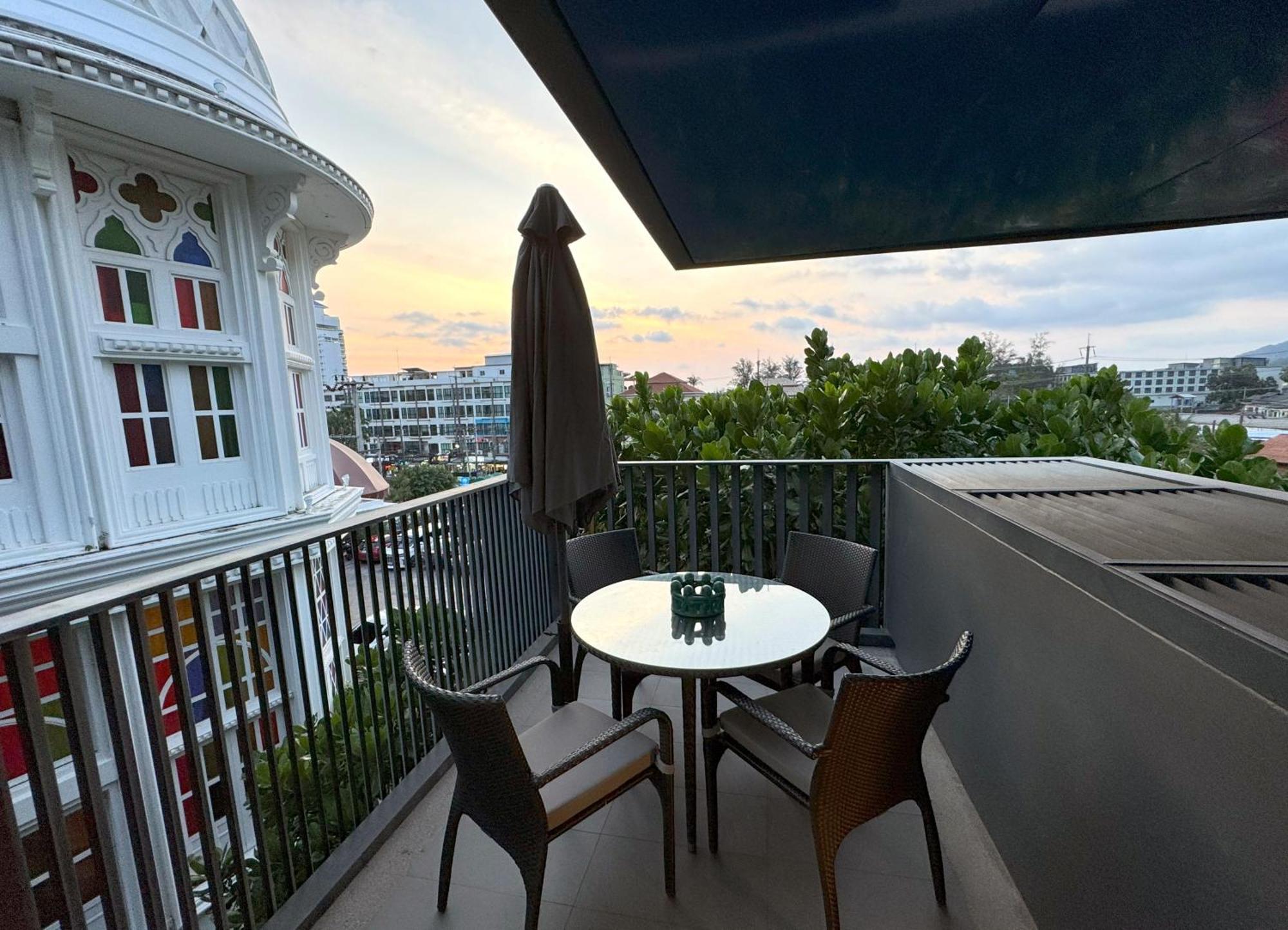 The Deck Condominium By Lofty Patong Luaran gambar