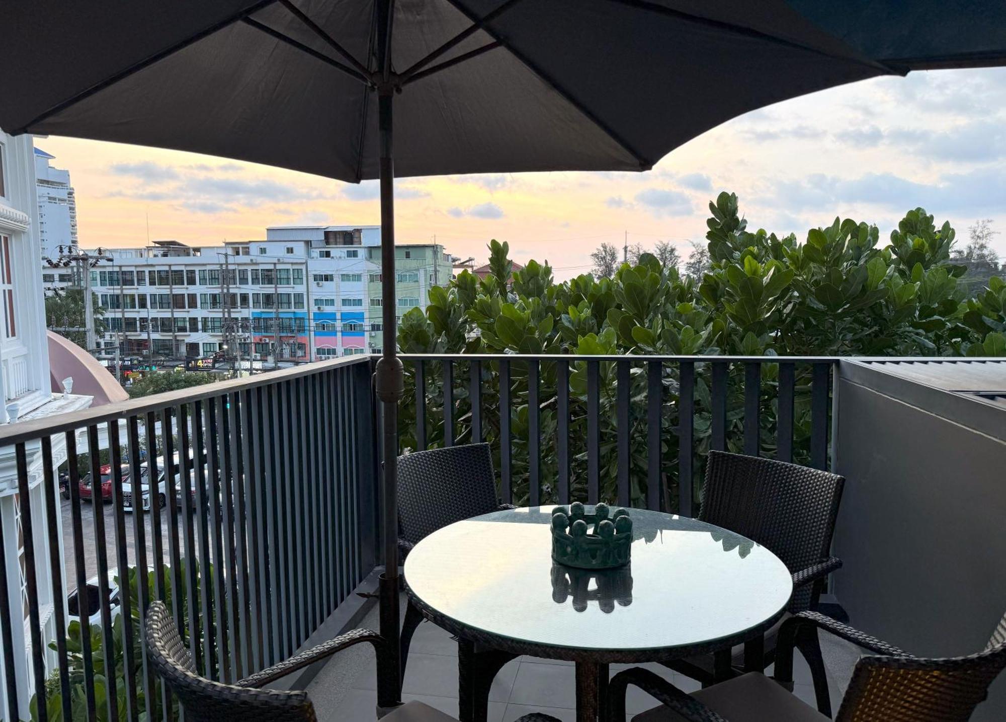 The Deck Condominium By Lofty Patong Luaran gambar