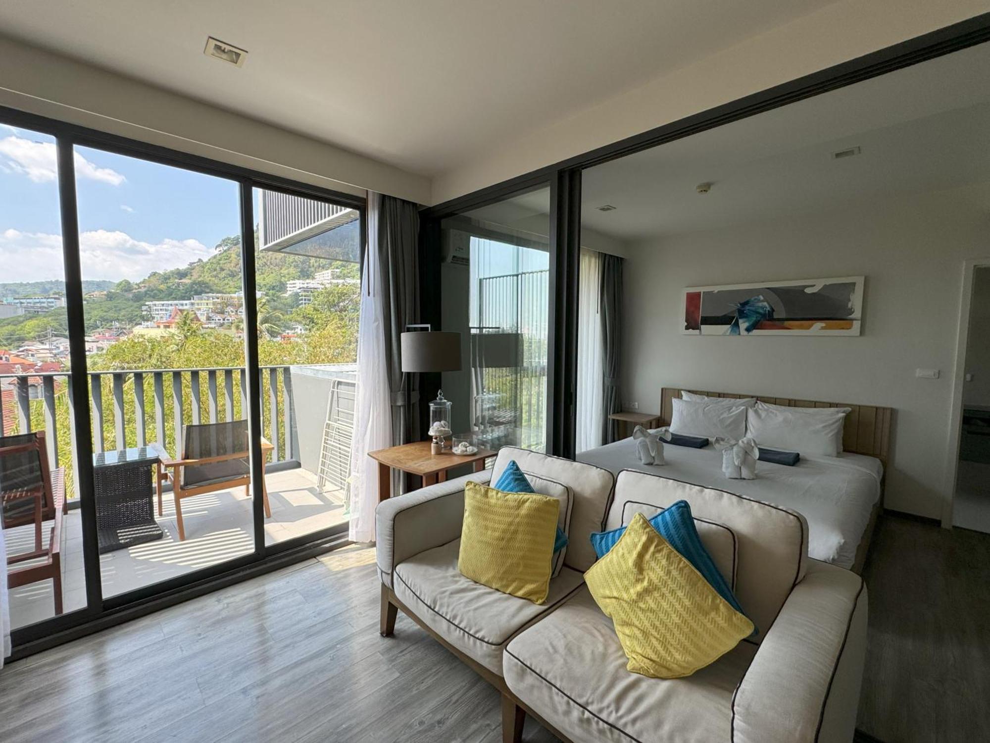 The Deck Condominium By Lofty Patong Luaran gambar