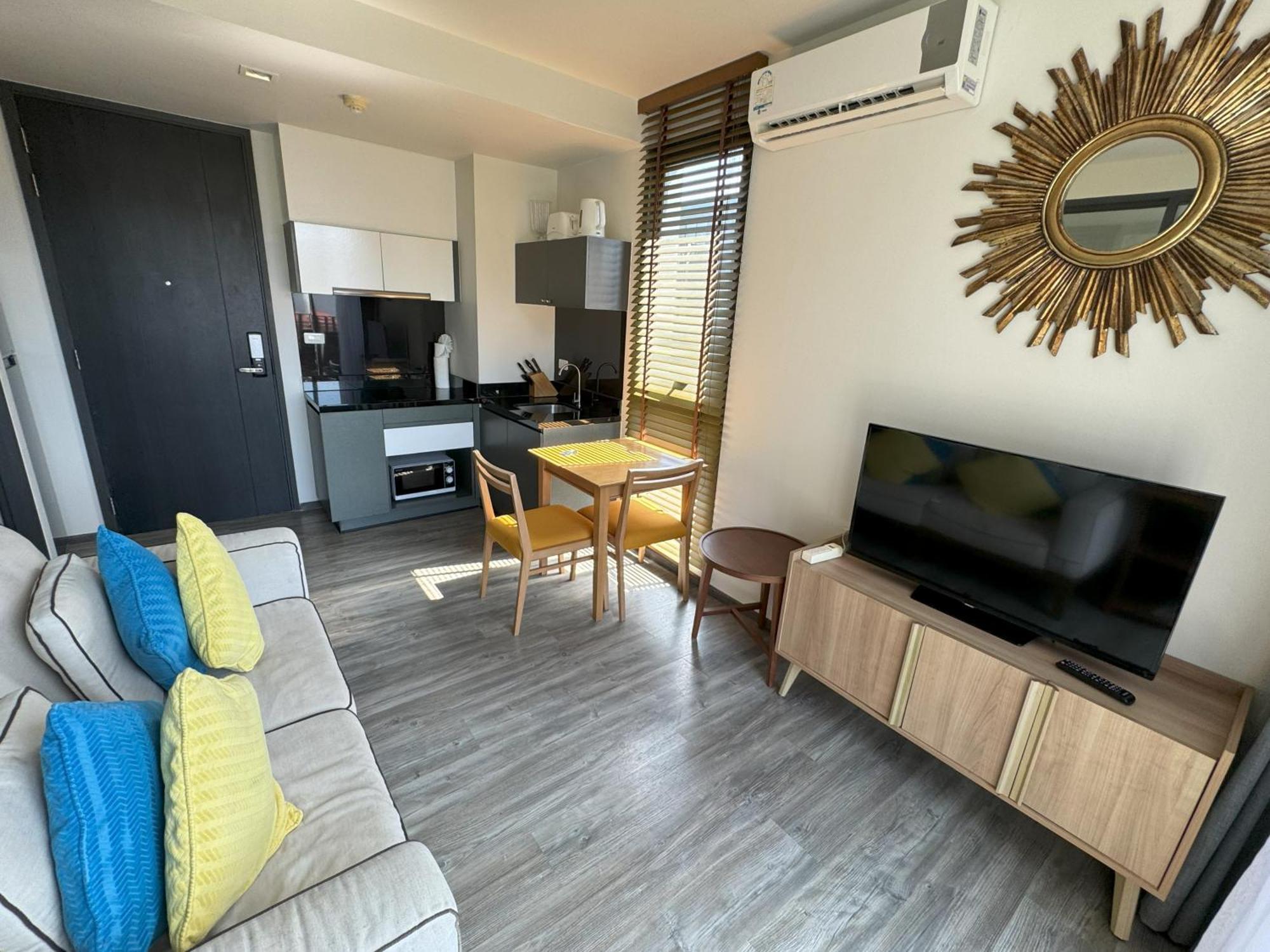The Deck Condominium By Lofty Patong Luaran gambar