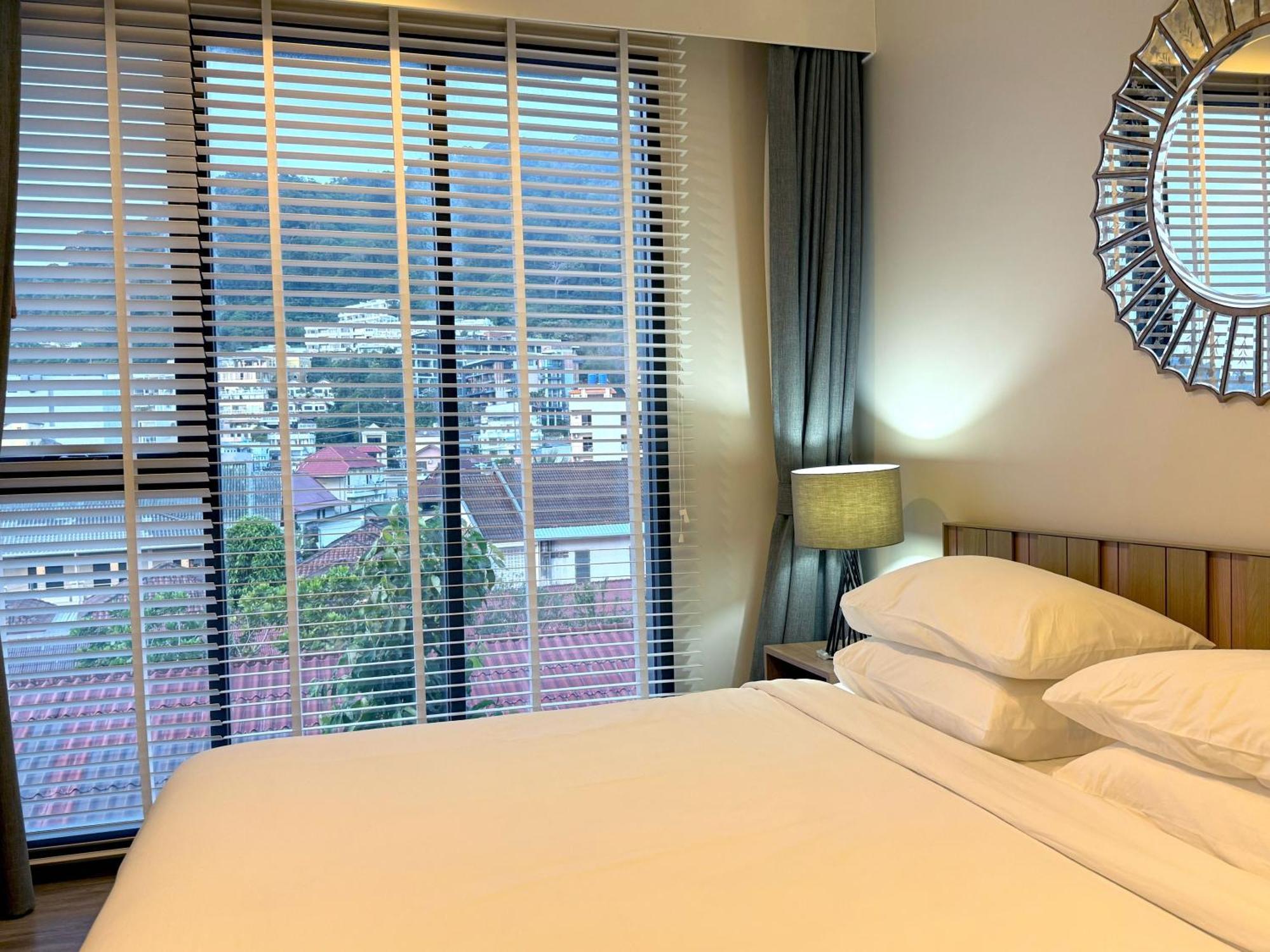 The Deck Condominium By Lofty Patong Bilik gambar