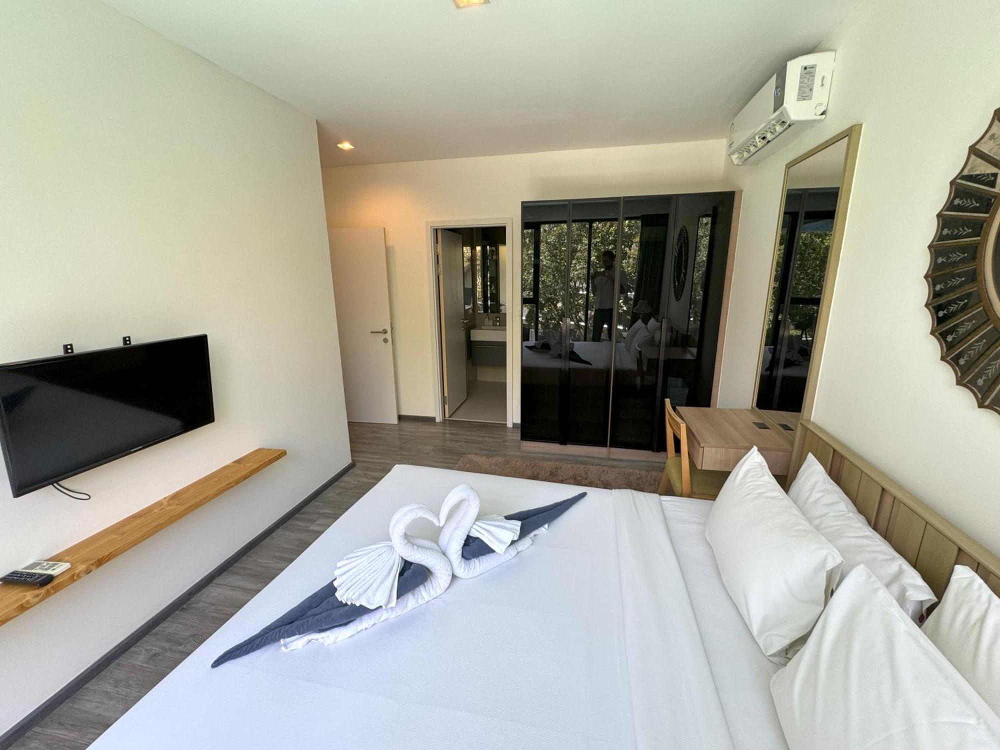 The Deck Condominium By Lofty Patong Luaran gambar